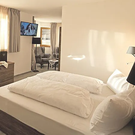 Otel Golden Park Campitello di Fassa